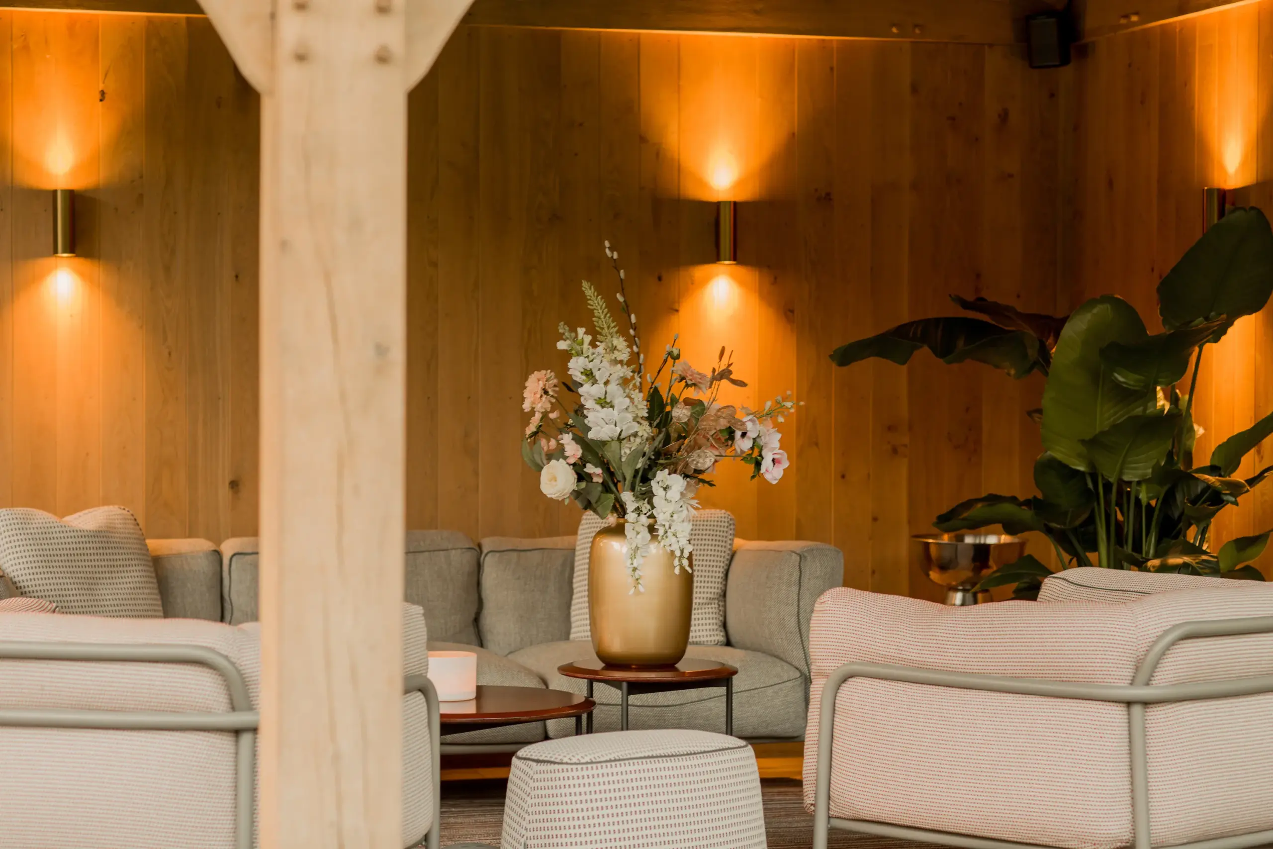 Prieel met achterwand