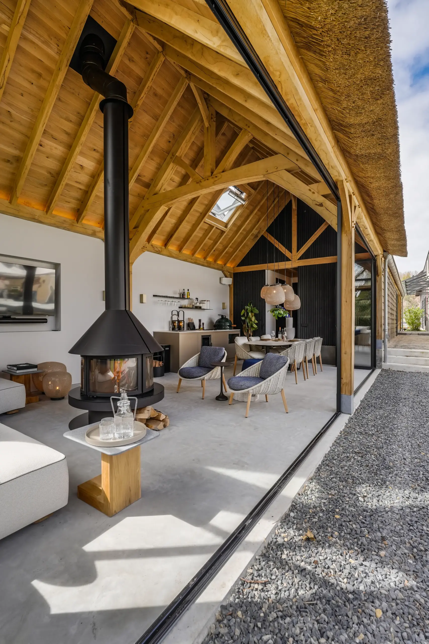 Bijgebouw met haard